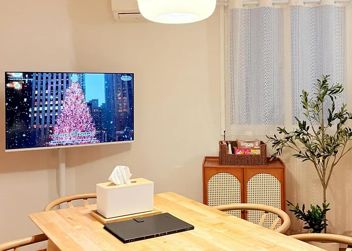 Spacious 2br Near Subway Free Parking 아파트 *