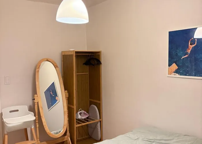 Spacious 2br Near Subway Free Parking 아파트 *