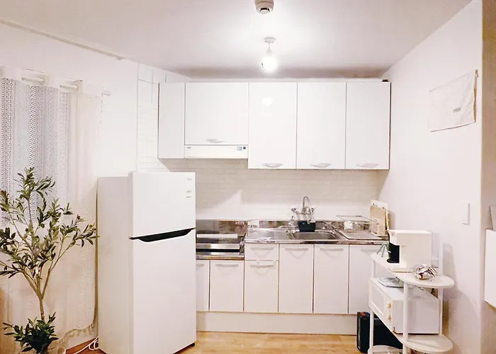 Spacious 2br Near Subway Free Parking *